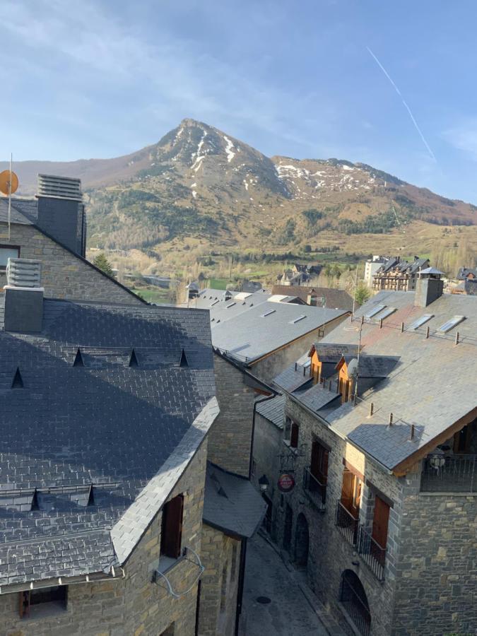 Esplendido Atico En Sallent Con Vistas Sallent De Gallego Exterior photo