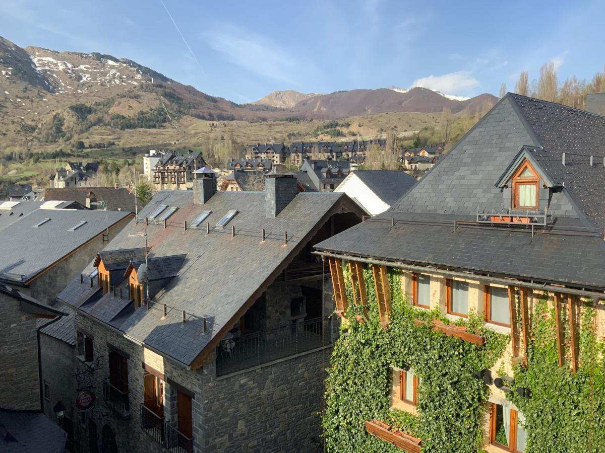 Esplendido Atico En Sallent Con Vistas Sallent De Gallego Exterior photo