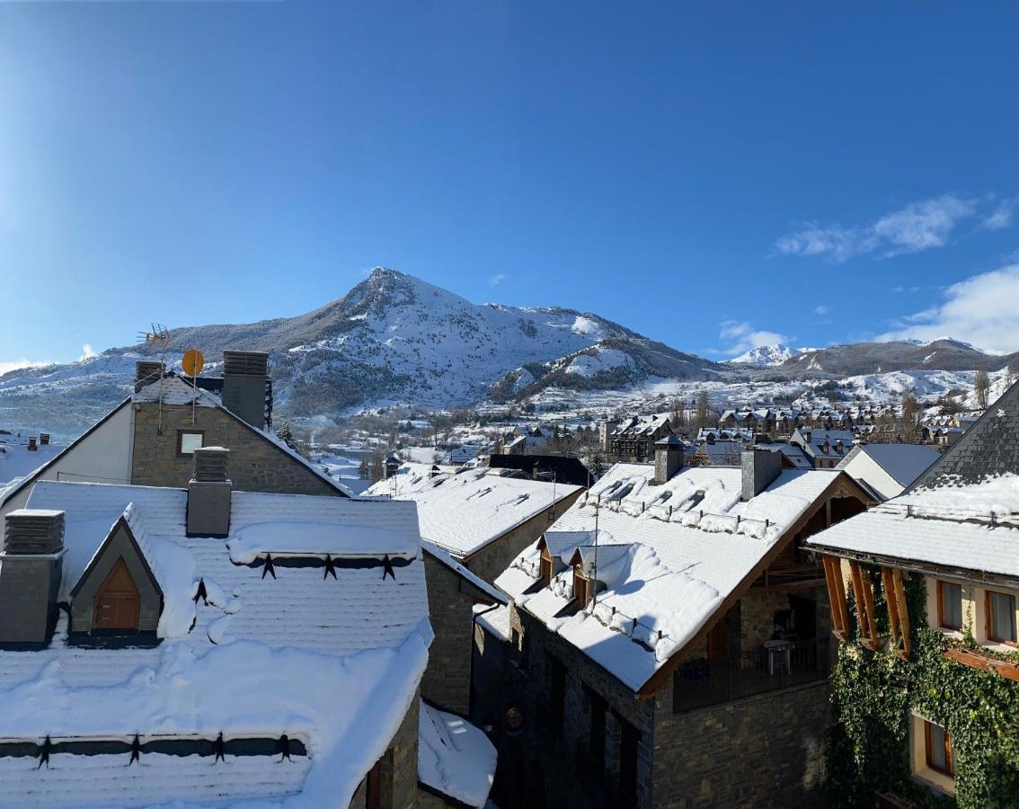 Esplendido Atico En Sallent Con Vistas Sallent De Gallego Exterior photo
