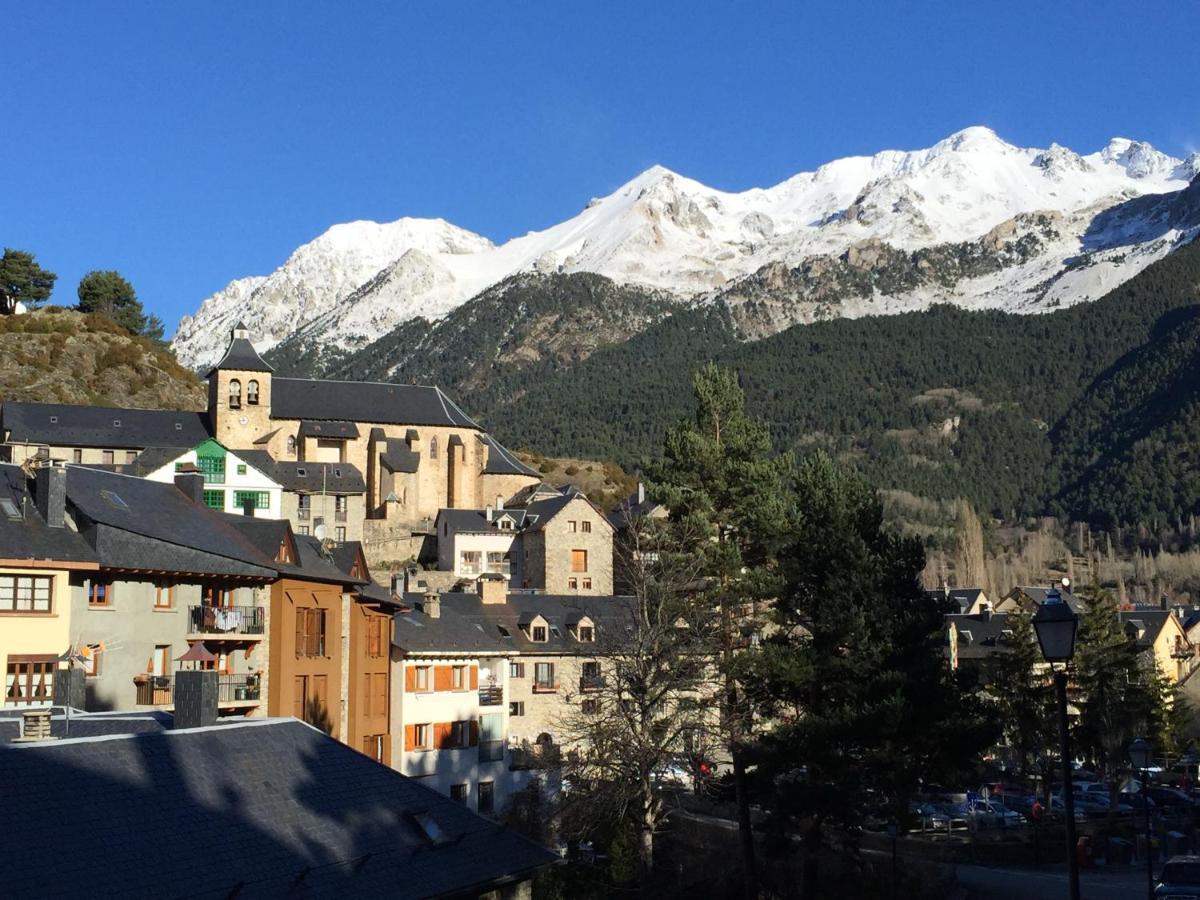 Esplendido Atico En Sallent Con Vistas Sallent De Gallego Exterior photo