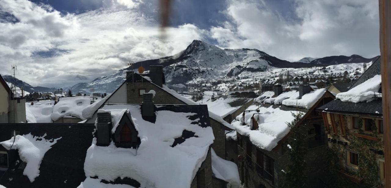 Esplendido Atico En Sallent Con Vistas Sallent De Gallego Exterior photo