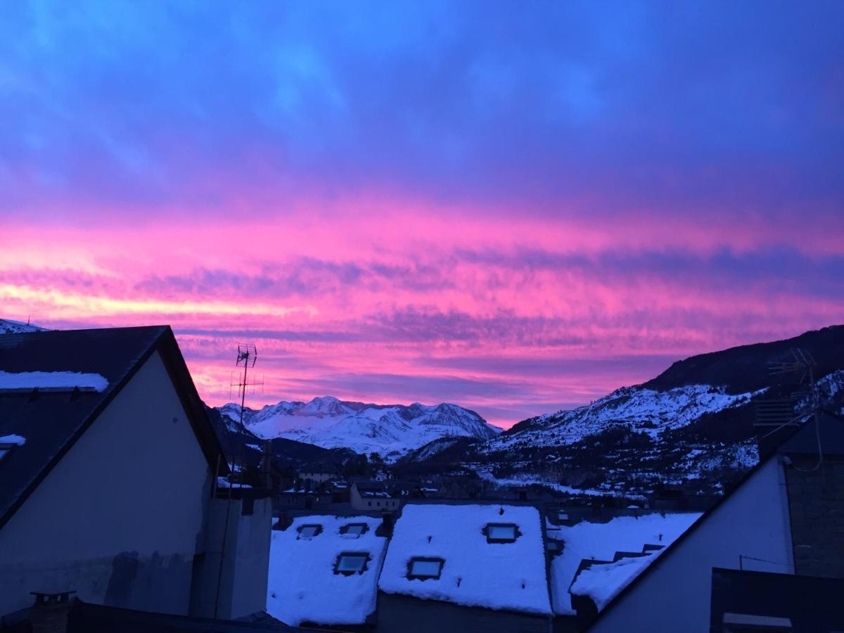 Esplendido Atico En Sallent Con Vistas Sallent De Gallego Exterior photo